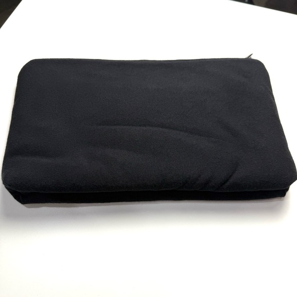 Chanel Beauté Midnight Black Pouch - Picture 5 of 10